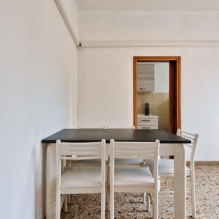 Cozy Best Apartment In City With Free Parking Municipalità di Municipalità di Marghera Kültér fotó