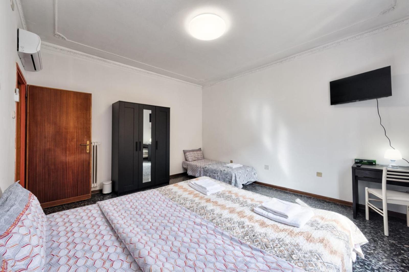 Cozy Best Apartment In City With Free Parking Municipalità di Municipalità di Marghera Kültér fotó